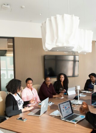 Malgré des aides nationales ou provinciales, les entrepreneurs noirs francophones, surtout les femmes, peinent à lancer leurs entreprises en 2026. &mdash; Christina @ wocintechchat.com M – Unsplash