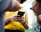 Le projet de Loi sur les médias sociaux sécuritaires aura peu d’effets s’il n’y a pas d’investissement dans l’éducation des jeunes et des adultes, selon des spécialistes.  &mdash; Photo : ©123RF Free Image