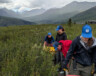 La Brigade jeunesse pour la protection de l’environnement (Y2C2) est un programme de formation et d’emploi axé sur le travail et l’apprentissage dans le domaine de l’environnement destiné aux étudiantes et étudiants yukonnais. Chaque été, seize jeunes aident des communautés à mener à bien des projets de conservation. &mdash; Photo : Gouvernement du Yukon