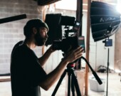 Plusieurs artistes et productions de la francophonie hors Québec ont été récompensés aux 41es prix Gémeaux, le 13 septembre à Montréal.  &mdash; Photo : Kyle Loftus – Unsplash