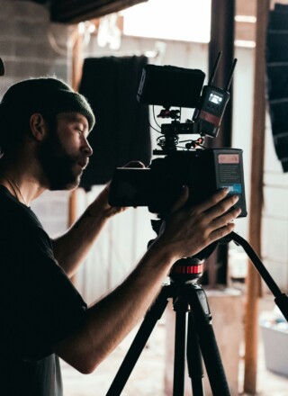 Plusieurs artistes et productions de la francophonie hors Québec ont été récompensés aux 41es prix Gémeaux, le 13 septembre à Montréal.  &mdash; Photo : Kyle Loftus – Unsplash