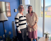 Helen Anne Roberts, conseillère, et Anie Desautels, enseignante de français et d’arts visuels, travaillent au CSSC Mercier. &mdash; Photo : Angélique Bernard