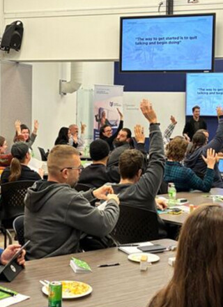 Une soirée d’information sur le repreneuriat avait été organisée par Futurpreneur et différents partenaires yukonnais (entre autres l’Université du Yukon, Yukonstruct, Yukon Venture Angels et l’AFY). &mdash; Photo : Futurpreneur