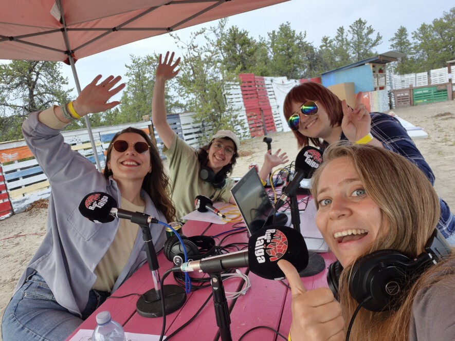 Anne-Marie (en bas à droite) était l’invité de Radio Taïga pour l’émission spéciale de la Saint-Jean, le 24 juin dernier.  — Courtoisie Anne-Marie St-Louis