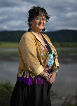 Dawna Hope, cheffe de la Première Nation Na-Cho Nyäk Dun reste sceptique quant à la portée limitée du rapport de l’IRB qui ne pointe pas directement la responsabilité du gouvernement du Yukon dans l’accident de la mine Eagle Gold. 
 &mdash; Photo Andrew Serack & FNNND