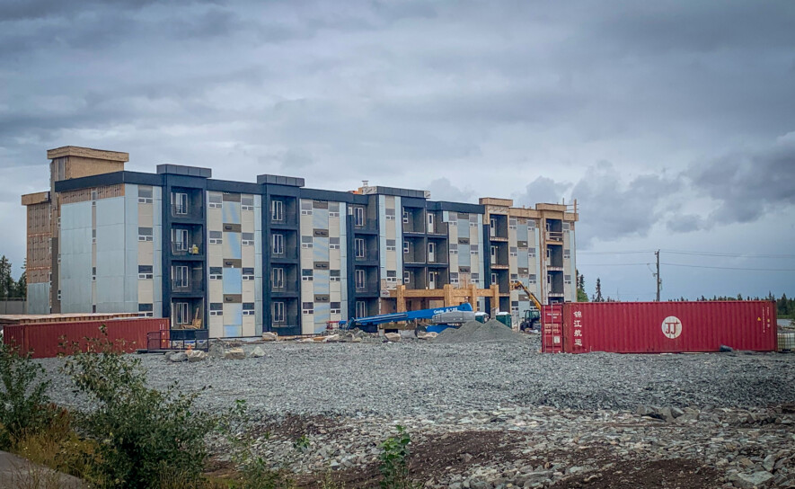 Un questionnaire en ligne invite les Ténois.e.s à partager leurs expériences pour aider à façonner l’avenir du logement dans le territoire.  — Photo Cristiano Pereira