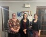  La présidente de la Fédération franco-ténoise, Sophie Gauthier, la commissaire aux langues officielles des Territoires du Nord-Ouest, Krista Carnogursky et la directrice générale de la FFT, Audrey Fournier, lors d’une rencontre le 8 aout dernier.  — Courtoisie FFT