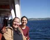 « Les meilleures collaborations que j’ai dans mon travail, ça arrive sur l’Amundsen. On vit ici avec nos collègues pendant un mois et on développe des liens qui sont très forts et que l’on garde à vie », pense Barbara Neves (à droite). — Photo Amundsen Science
