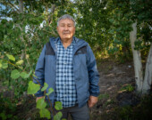 Albert Nitsiza, 65 ans, a dû quitter Whatì en urgence vendredi matin. « La fumée était si épaisse que je ne voyais pas à 500 mètres », confie-t-il. — Photo Cristiano Pereira