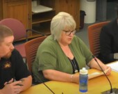 Chris Parsons, Gayla Thunstrom et Adrienne Cartwright du syndicat des travailleurs du Nord. Pour celui-ci, le projet de loi empêtrerait les infirmier.e.s dans des processus légaux et ne règlerait pas leurs problèmes. — Capture d’écran YouTube