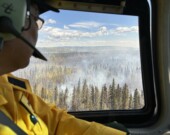 Entre évacuations, critiques et solidarité sur le terrain, la gestion des feux de forêt soulève des débats. — Courtoisie
