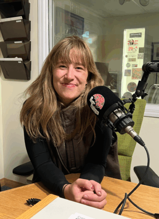 La nouvelle coordonnatrice de la CFA, Camille Gosselin, dans les studios de Médias ténois pour une interview.  — Photo Élodie Roy