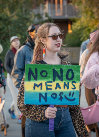 Un message clair scandé par les marcheurs : le consentement n’est pas négociable. &mdash; Photo Cristiano Pereira