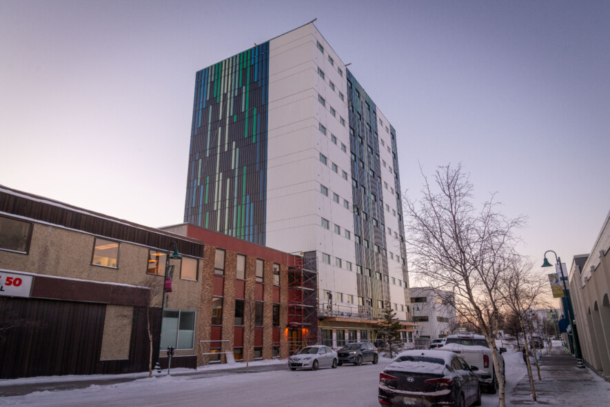 Le conseil municipal de Yellowknife a rejeté la demande d’aide financière de Borealis, laissant l’immeuble The Nest fermé malgré ses 72 logements prêts à accueillir des locataires. — Photo Cristiano Pereira