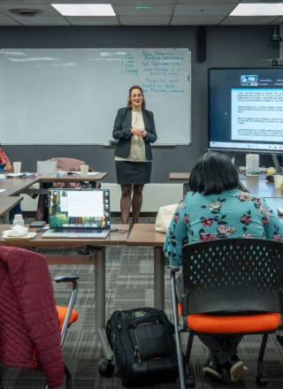 L’avocate Renée Fougère lors de l’atelier sur les droits des locataires au Collège nordique francophone.  &mdash; Photo Cristiano Pereira