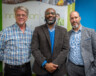 Jean-François Pitre, François Afane et Frédéric Deschênes pendant l’assemblée générale annuelle du CDÉTNO, tenue le 9 octobre à Yellowknife. Linda Bussey et Rolland-Éric Rakotomena ont pris part à la rencontre à distance.  — Photo Cristiano Pereira