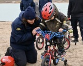 Quarante vélos usagés et réparés ont été offerts à des enfants de Gjoa Haven, au Nunavut, grâce au programme Arctic Bike de la Garde côtière canadienne. — Courtoisie Garde côtière canadienne