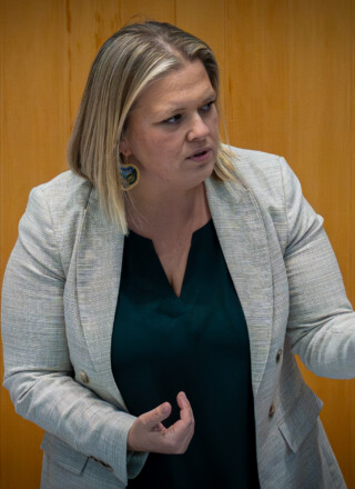 À l’Assemblée législative, la ministre Caitlin Cleveland a appelé à célébrer la force des entrepreneurs du Nord, « épine dorsale » de l’économie ténoise. &mdash; Photo Cristiano Pereira