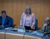 La ministre de la Santé a défendu sa stratégie devant les députés, reconnaissant les pénuries et la nécessité d’une plus grande transparence. — Photo Cristiano Pereira