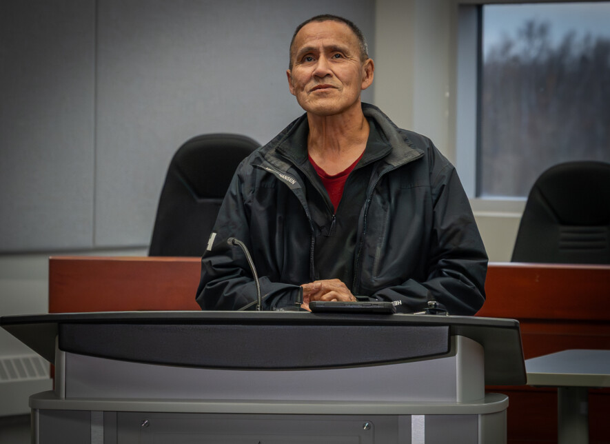 Joseph Kochon, agent communautaire de Colville Lake : « Nous voulons arrêter d’enterrer nos jeunes. »  — Photo Cristiano Pereira