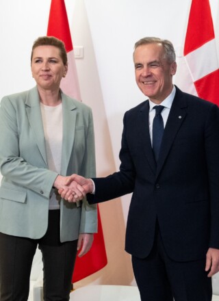 Lors d’une rencontre avec Mette Frederiksen, première ministre du Danemark, Mark Carney a rappelé le soutien du Canada à la souveraineté et à l’intégrité territoriale du Danemark, notamment du Groenland. &mdash; Photo Lars Hagberg du Cabinet du premier ministre du Canada