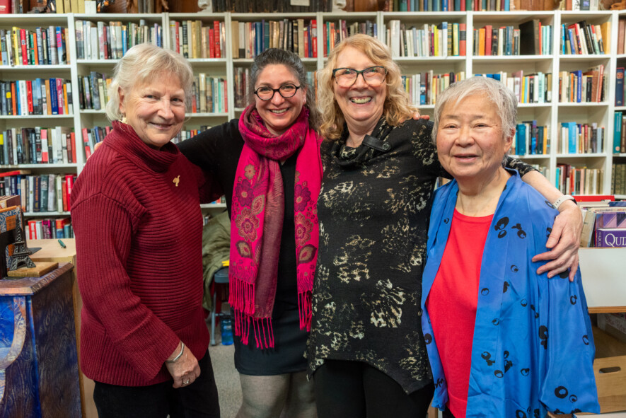 Charlotte Hrenchuk, Sandra St-Laurent, Pam Herry et Lilian Nakamura Maguire ont présenté la toute première anthologie de haïkus du Nord. L’ouvrage regroupe 35 auteurs du Yukon, des TNO et du Nunavut. &mdash; Photo Nelly Guidici