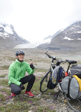 Thomas Destailleur au glacier Athabasca, en Alberta, au point de départ de son périple à vélo et en kayak à l’été 2019. &mdash; Courtoisie