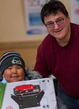 Duane Smith affrontera six adversaires dans la course à la présidence de la Société régionale inuvialuite, dont l’ancienne ministre Lucy Kuptana.  &mdash; Courtoisie IRC