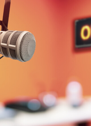 Le régulateur fédéral a officiellement révoqué la licence de CKHR, la radio communautaire de Hay River, après des années de déclin suivant un incendie qui avait gravement endommagé ses installations.  &mdash; iStock