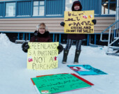 Une manifestation en soutien au peuple groenlandais a eu lieu le 17 janvier 2026 à Iqaluit, capitale du Nunavut.  &mdash; Courtoisie Brice Ivanovic