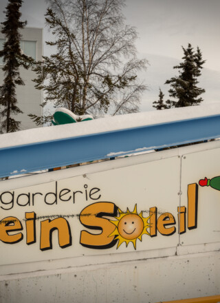 La Garderie Plein Soleil, à Yellowknife. Trois employé.e.s y ont été suspendu.e.s à la suite d’allégations d’inconduite, et plusieurs enquêtes sont en cours.  &mdash; Photo Cristiano Pereira