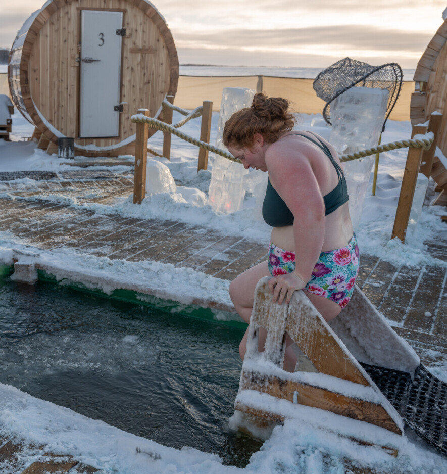 Installé sur la glace du Grand lac des Esclaves, le site d’Arctic Duchess Adventures propose une expérience de chaud et de froid à quelques minutes du centre-ville de Yellowknife. &mdash; Photo Cristiano Pereira