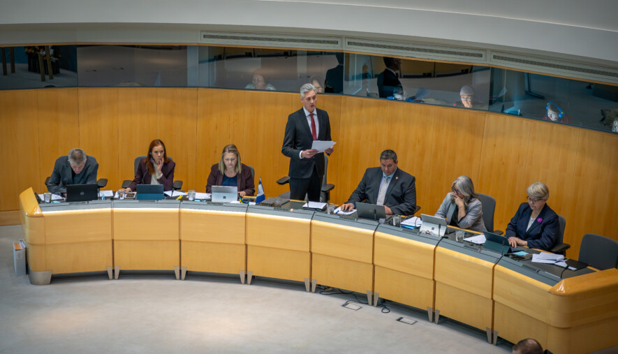 Le premier ministre R.J. Simpson s’adresse à l’Assemblée législative lors de l’ouverture de la session, le 4 février à Yellowknife.  &mdash; Photo Cristiano Pereira