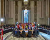 Les premiers ministres provinciaux et territoriaux réunis autour de la table lors de la Rencontre hivernale des premiers ministres à Ottawa, en présence de Mark Carney.  &mdash; Courtoisie