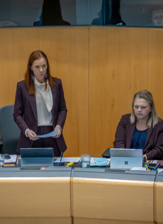 La ministre des Finances, Caroline Wawzonek, à l’Assemblée législative des Territoires du Nord-Ouest, à Yellowknife. &mdash; Photo Cristiano Pereira