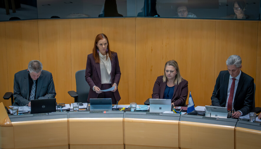 La ministre des Finances, Caroline Wawzonek, à l’Assemblée législative des Territoires du Nord-Ouest, à Yellowknife. &mdash; Photo Cristiano Pereira