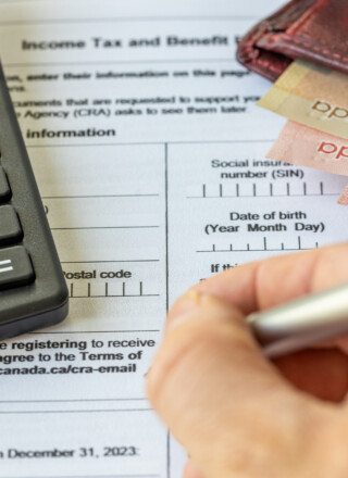 La période des impôts est ouverte depuis le 23 février. L’Agence du revenu du Canada rappelle l’importance de vérifier son admissibilité aux déductions propres au Nord et de privilégier la production en ligne et le dépôt direct.  &mdash; Photo iStock