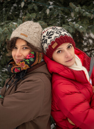 Les deux conteuses des TNO, bien connues de la communauté ténoise, Shé et Jo, alias Aïda Nciri et Marjolaine Chevet. &mdash; Courtoisie Marion Perrin