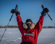 Clémentine Bouche s’entraine sur le Grand lac des Esclaves en vue de sa traversée de 700 kilomètres jusqu’au Grand lac de l’Ours. &mdash; Photo Cristiano Pereira