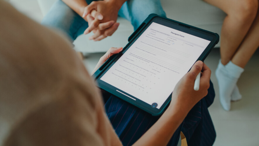  À travers un sondage en ligne, le Réseau TNO Santé souhaite documenter les besoins et appuyer ses démarches auprès des décideurs, en s’appuyant sur des données concrètes issues de la communauté. &mdash; iStock/MTStock Studio
