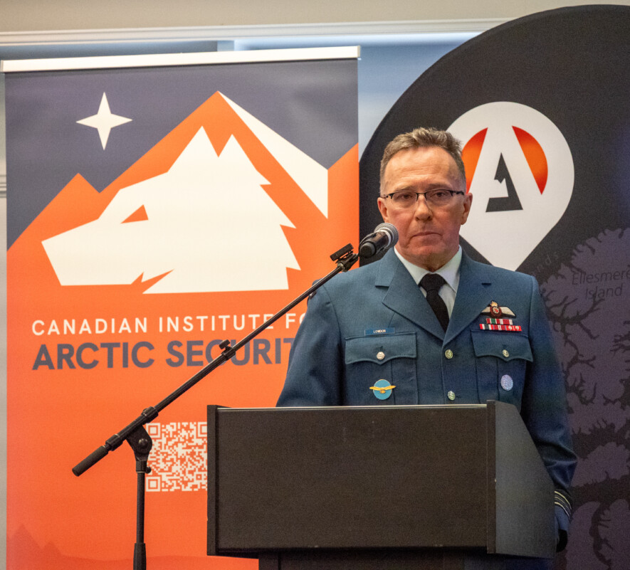 Le major Lowdon travaille actuellement avec le directeur général de la Défense aérienne et antimissile intégrée au quartier général à Ottawa en tant que chef d’équipe pour le projet Crossbow.  &mdash; Photo Nelly Guidici