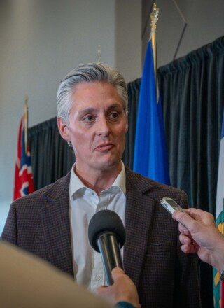 R.J. Simpson a reconnu le tort causé à Łutsël K’é, tout en réaffirmant que l’intervention de 2022 reposait, selon lui, sur des motifs valables. &mdash; Photo Cristiano Pereira