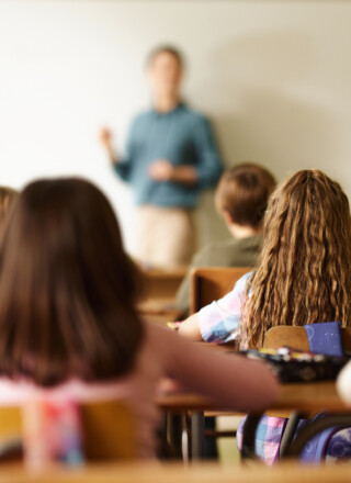 Les compressions annoncées à Inuvik s’inscrivent dans un climat d’incertitude qui touche le financement des soutiens scolaires dans les TNO.  &mdash; Photo iStock