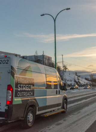 Line Drive Outreach assure un service de transport sécuritaire et de soutien de rue à Yellowknife pour les personnes en situation de vulnérabilité. 
 &mdash; (Photo Cristiano Pereira)