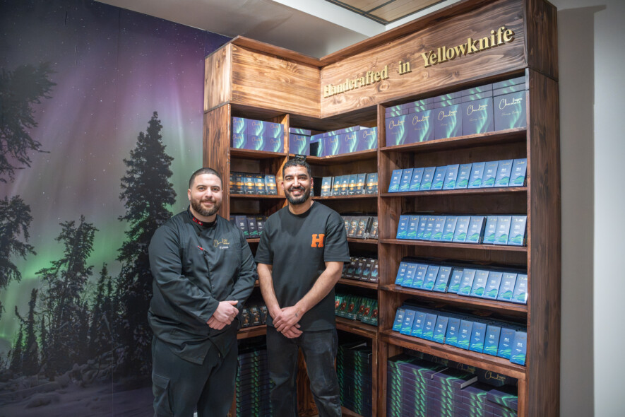 Yassine Riahu et Hamza El Ghazlani ont ouvert leur propre boutique à Yellowknife, un an après les débuts de North Chocolate. &mdash; (Photo Cristiano Pereira)
