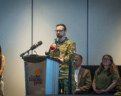 Le lieutenant-colonel Matthew Baxter, directeur adjoint et chef d’état-major du projet d’infrastructure de bases nordiques de NORAD, a expliqué le rôle du site de Yellowknife dans la modernisation de la défense continentale.  
 &mdash; (photo Cristiano Pereira)