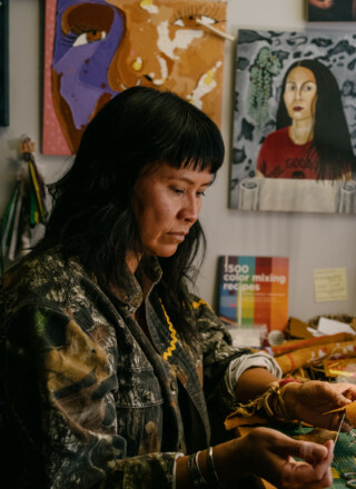 Melaw Nakehk’o fait partie de la liste préliminaire du prix d’art contemporain Sobey.

 &mdash; (Pat Ken)