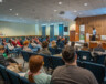 Des élèves et des enseignants réunis à l’église Calvary Community, à Yellowknife, pour écouter les discours présentés dans le cadre du Concours d’art oratoire. &mdash; Photo Cristiano Pereira