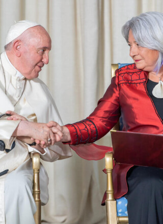 Rencontre entre la gouverneure générale Mary Simon et le pape François lors de sa visite au Canada en juillet 2022.  &mdash; Courtoisie Le sgt Anis Assari, Rideau Hal