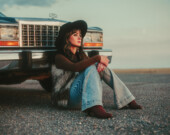 Justine Giles, chanteuse, autrice-compositrice et mentore pour certains artistes de Yellowknife.  &mdash; Courtoisie Jarrett Edmund